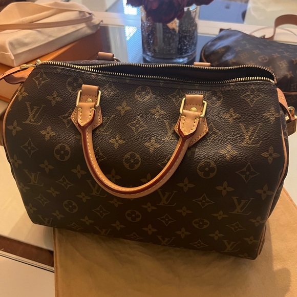 Authentic Louis Vuitton Monogram Speedy 30 - Picture 2 of 10
